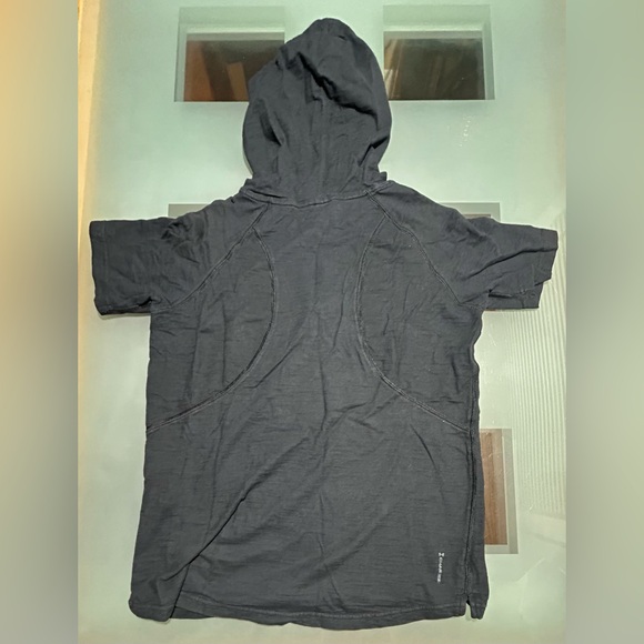 Under Armour YL Iron Paradise Logo Short Sleeve Hoodie - Picture 10 of 11